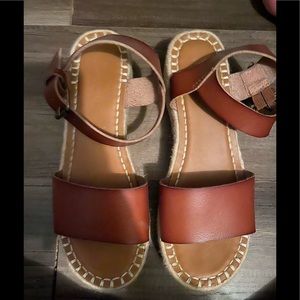 Like new wedge platform sandals